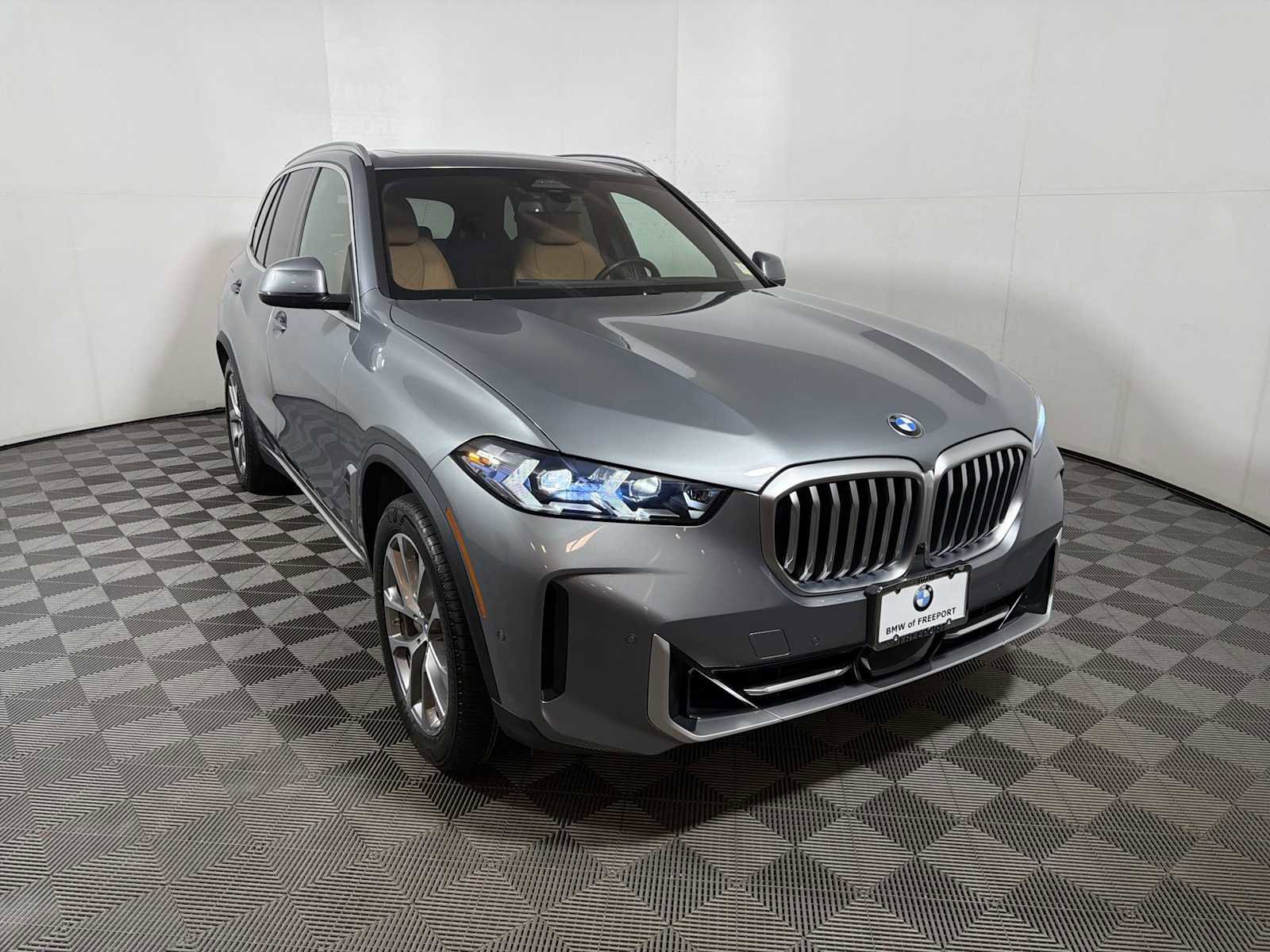 Certified 2024 BMW X5 xDrive40i w/ Premium Package image 2