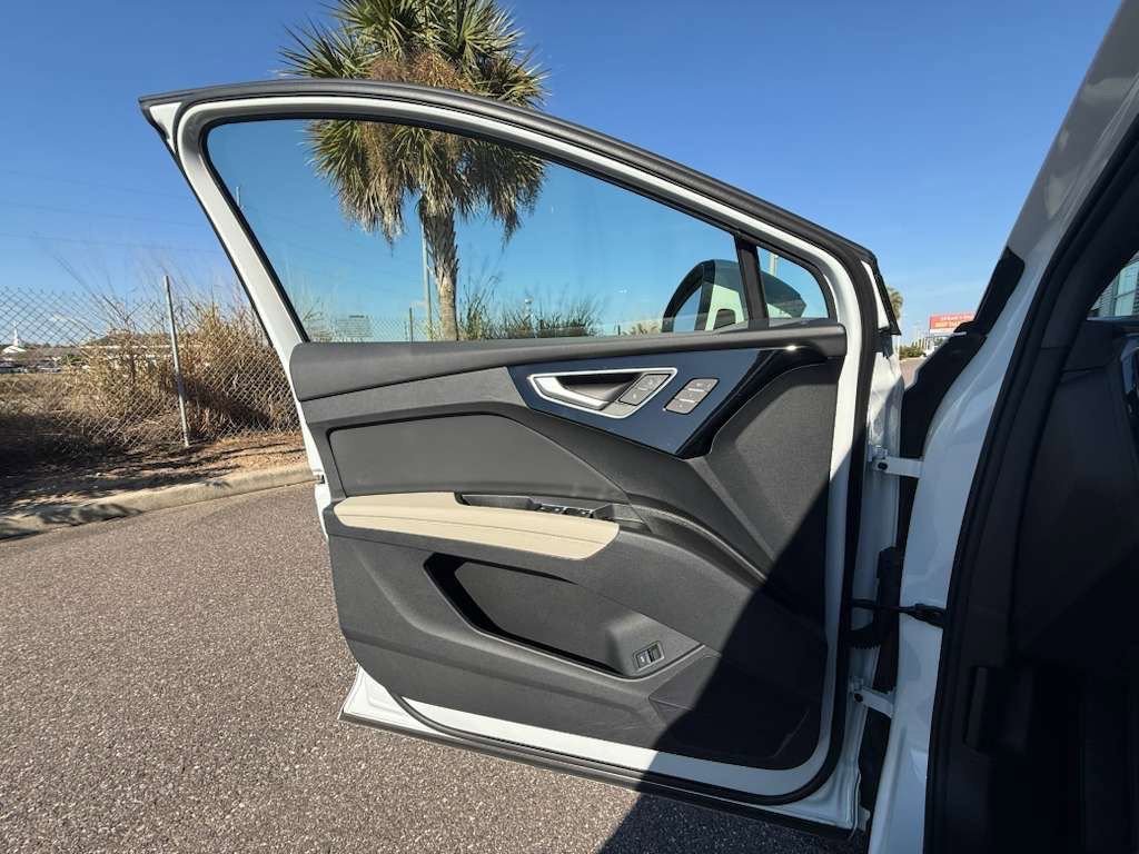 Used 2024 Audi Q4 e-tron Premium w/ Convenience Package image 57