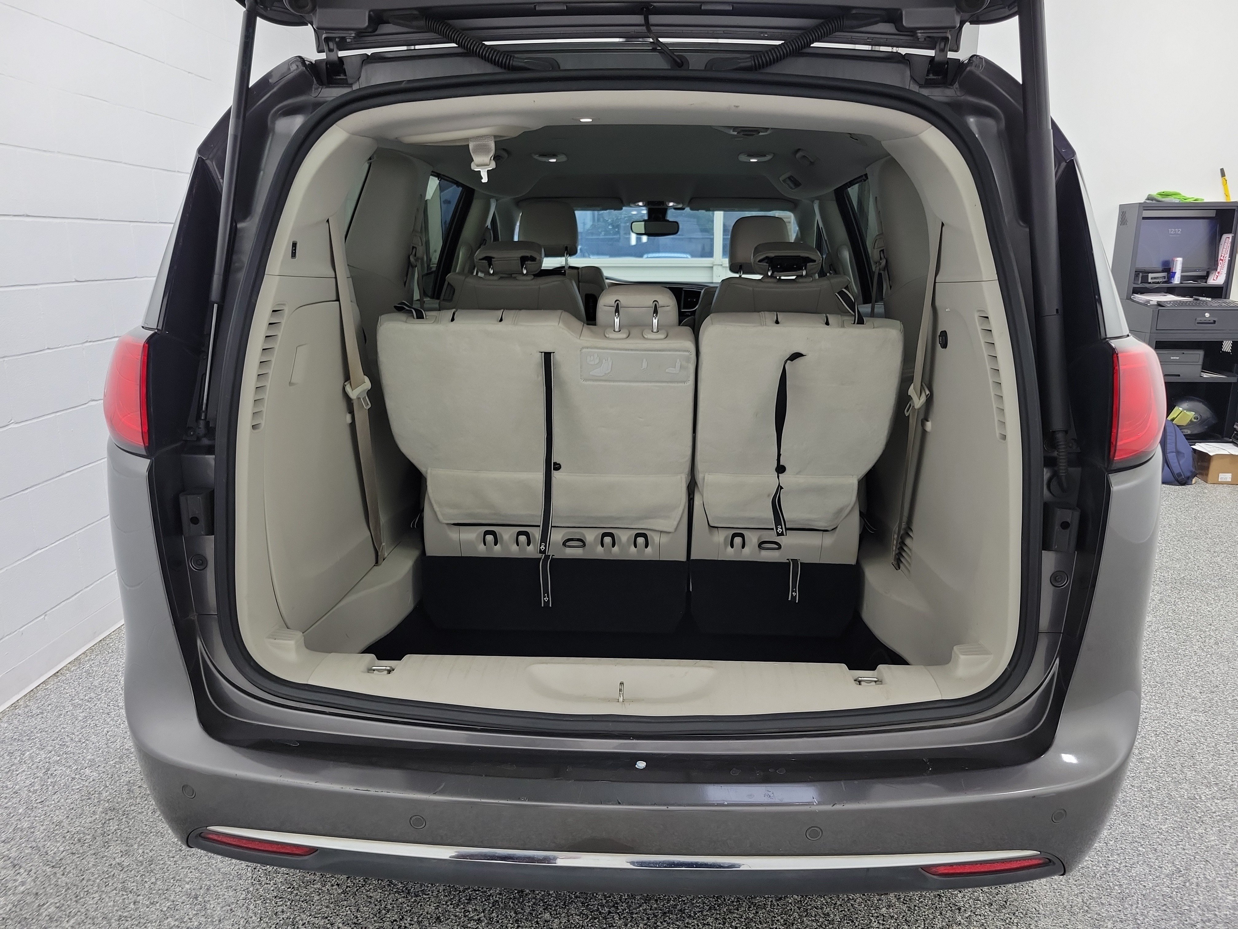 Used 2017 Chrysler Pacifica Touring-L Plus w/ Tire & Wheel Group FWD image 5