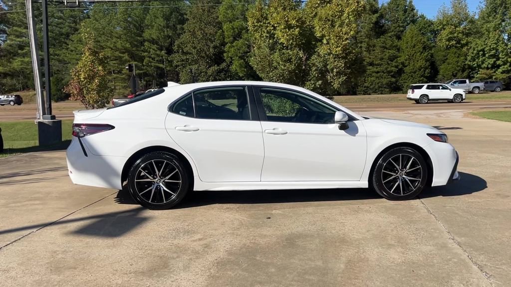 Used 2022 Toyota Camry SE image 7