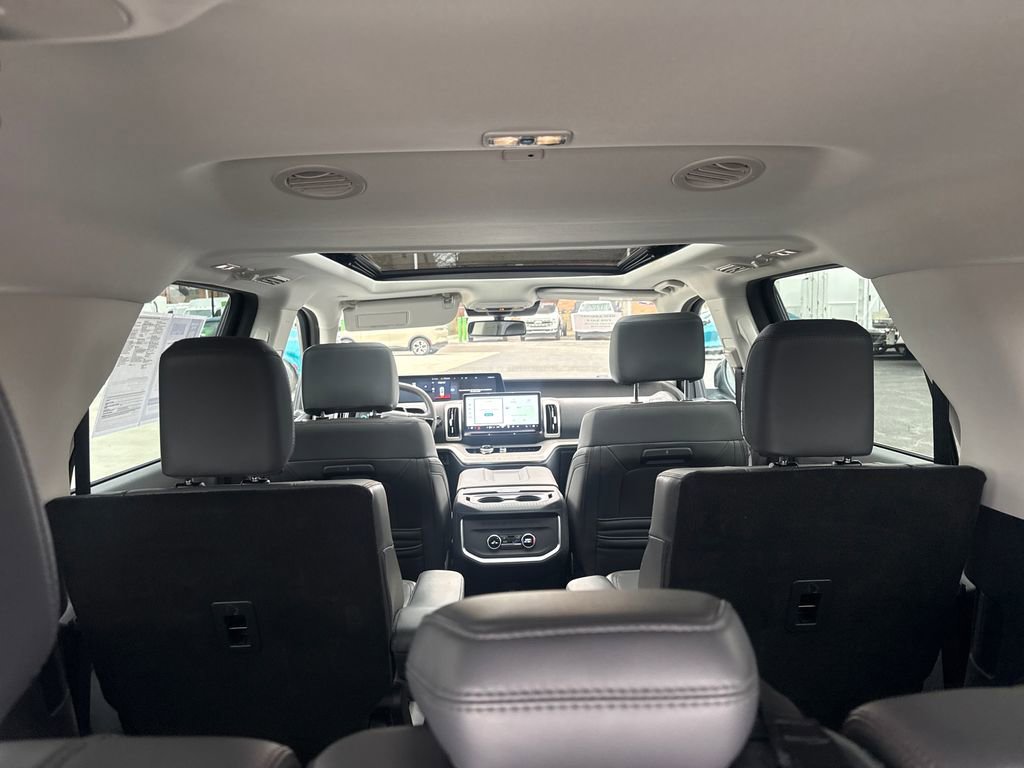 Used 2025 Ford Expedition Max Active AWD/4WD image 18