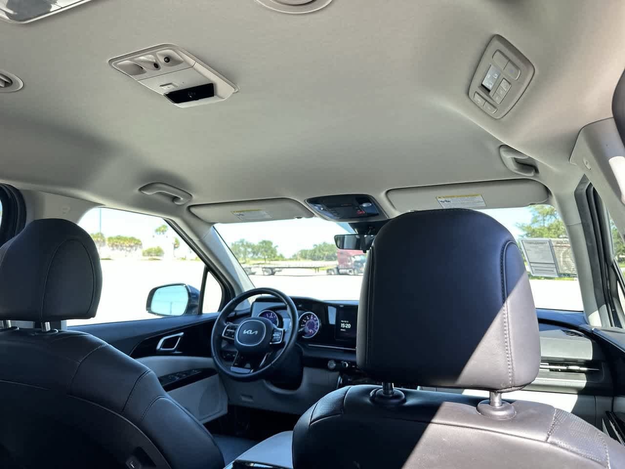 Used 2024 Kia Carnival EX FWD image 21