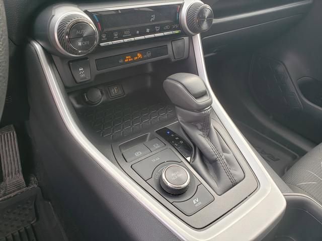 Used 2025 Toyota RAV4 XLE AWD/4WD image 23