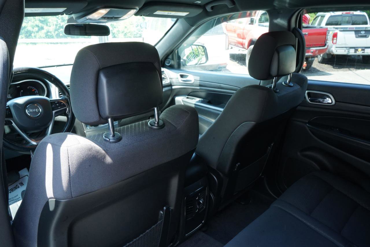 Used 2019 Jeep Grand Cherokee Laredo AWD/4WD image 44