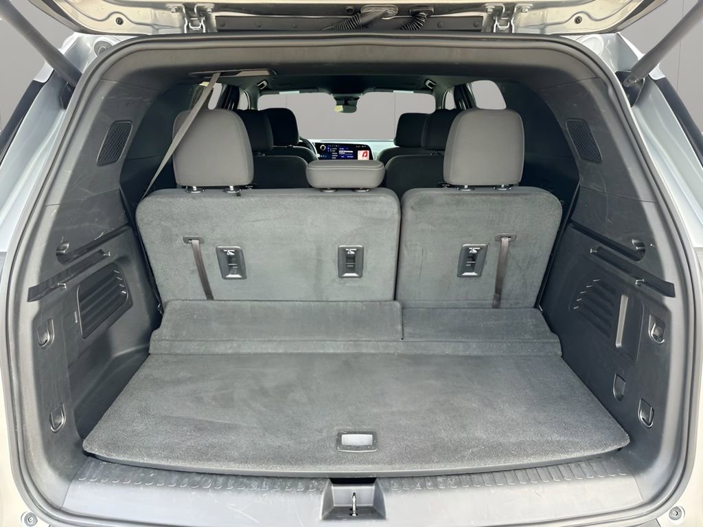 Used 2024 Chevrolet Traverse LT image 35