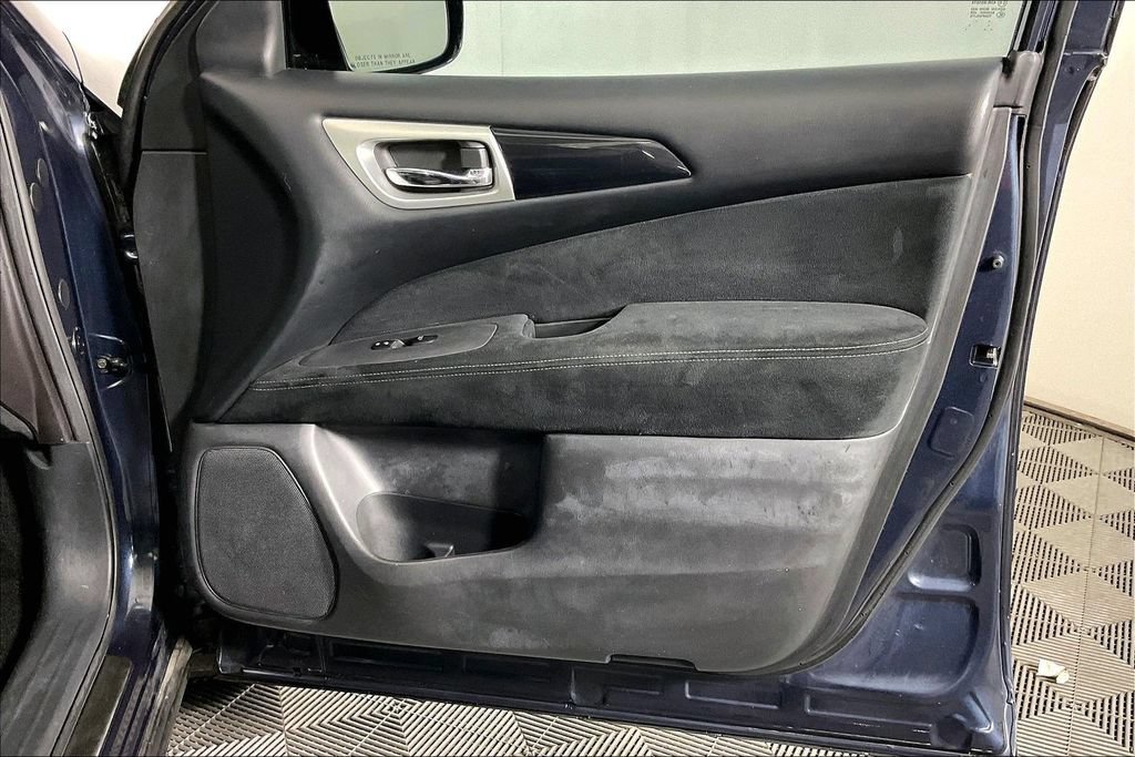 Used 2015 Nissan Pathfinder SV w/ Cargo Package FWD image 22