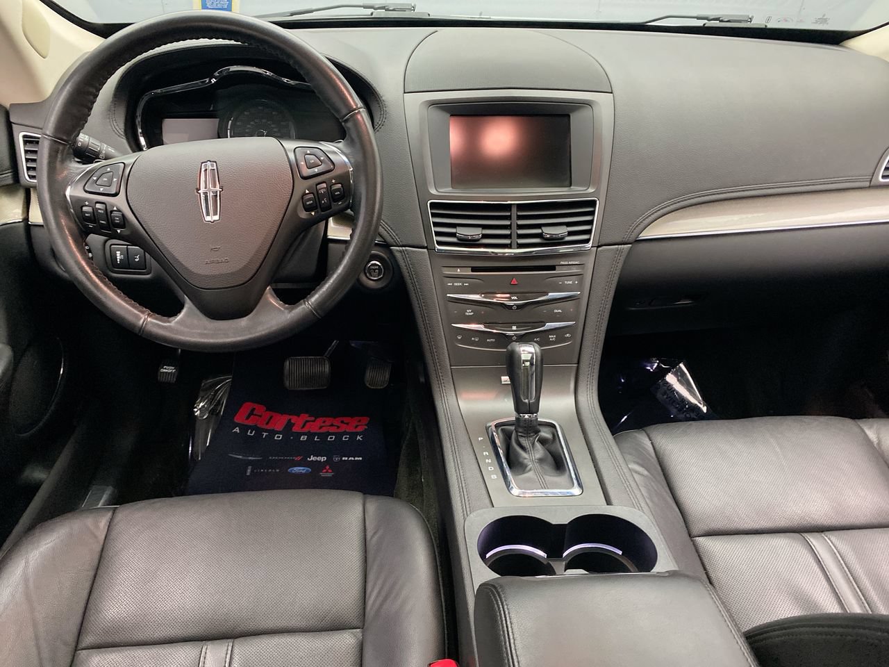 Used 2015 Lincoln MKT AWD image 15