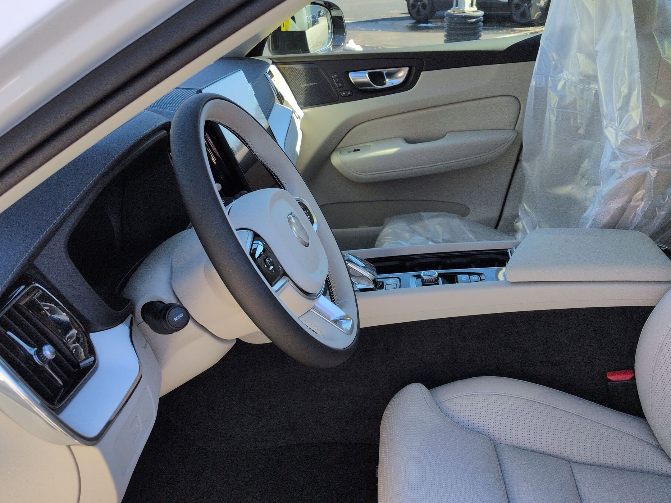 New 2026 Volvo XC60 B5 Ultra w/ Protection Package Premier image 10