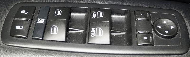 Used 2017 Jeep Grand Cherokee Laredo image 39