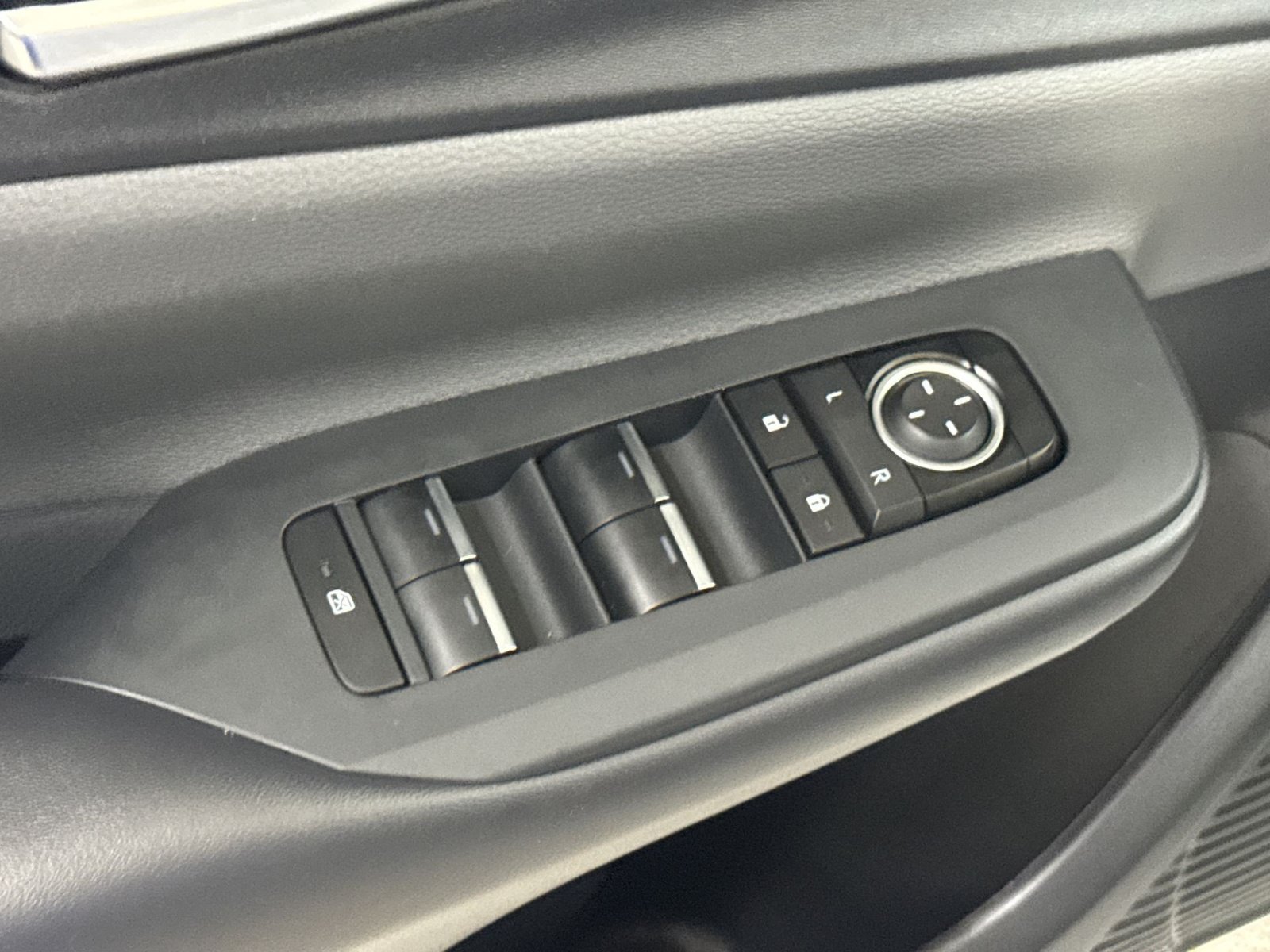 Used 2024 Toyota Prius XLE AWD/4WD image 27