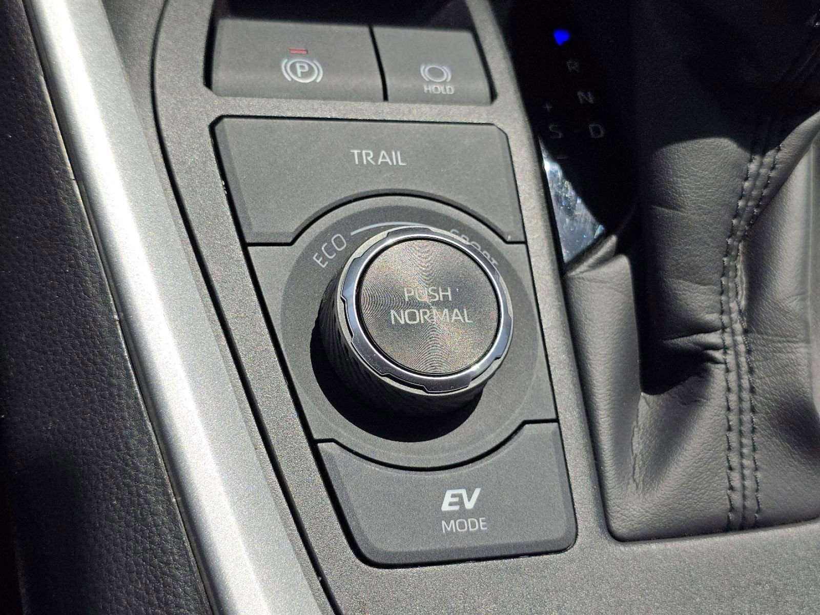 Used 2024 Toyota RAV4 XLE AWD/4WD image 31