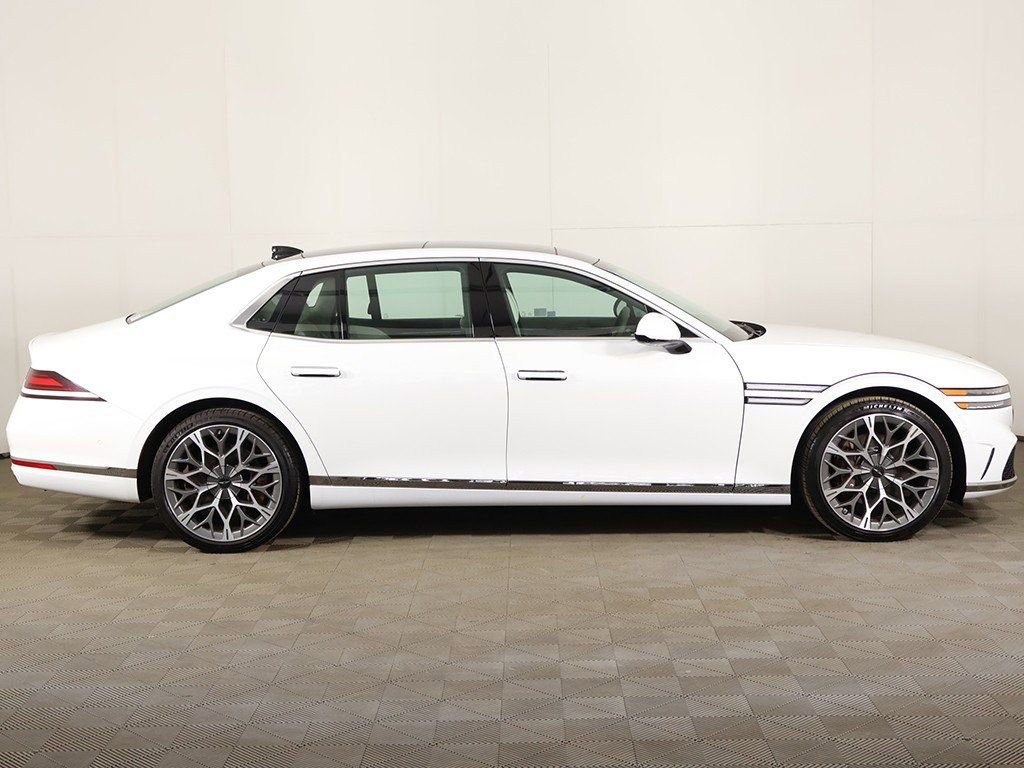 Used 2025 Genesis G90 3.5T image 25