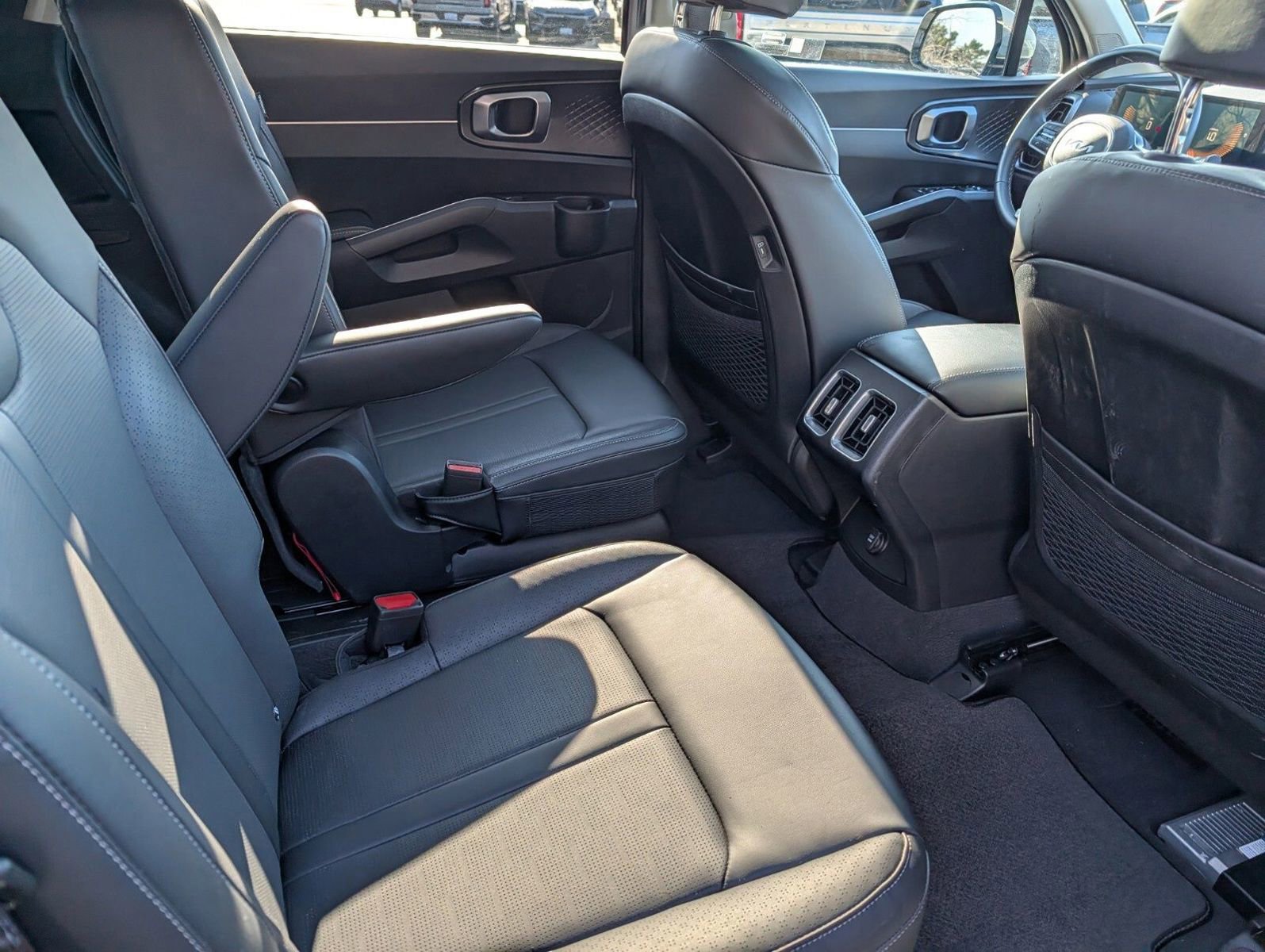 Used 2025 Kia Sorento EX w/ Panoramic Sunroof Package image 25