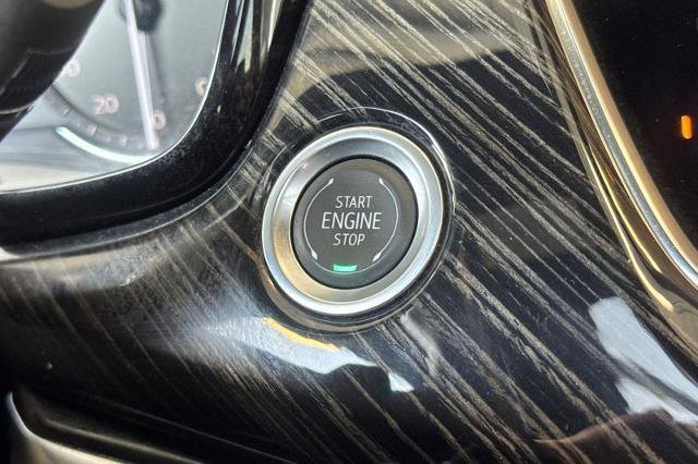 Certified 2025 Cadillac XT6 Premium Luxury FWD image 35