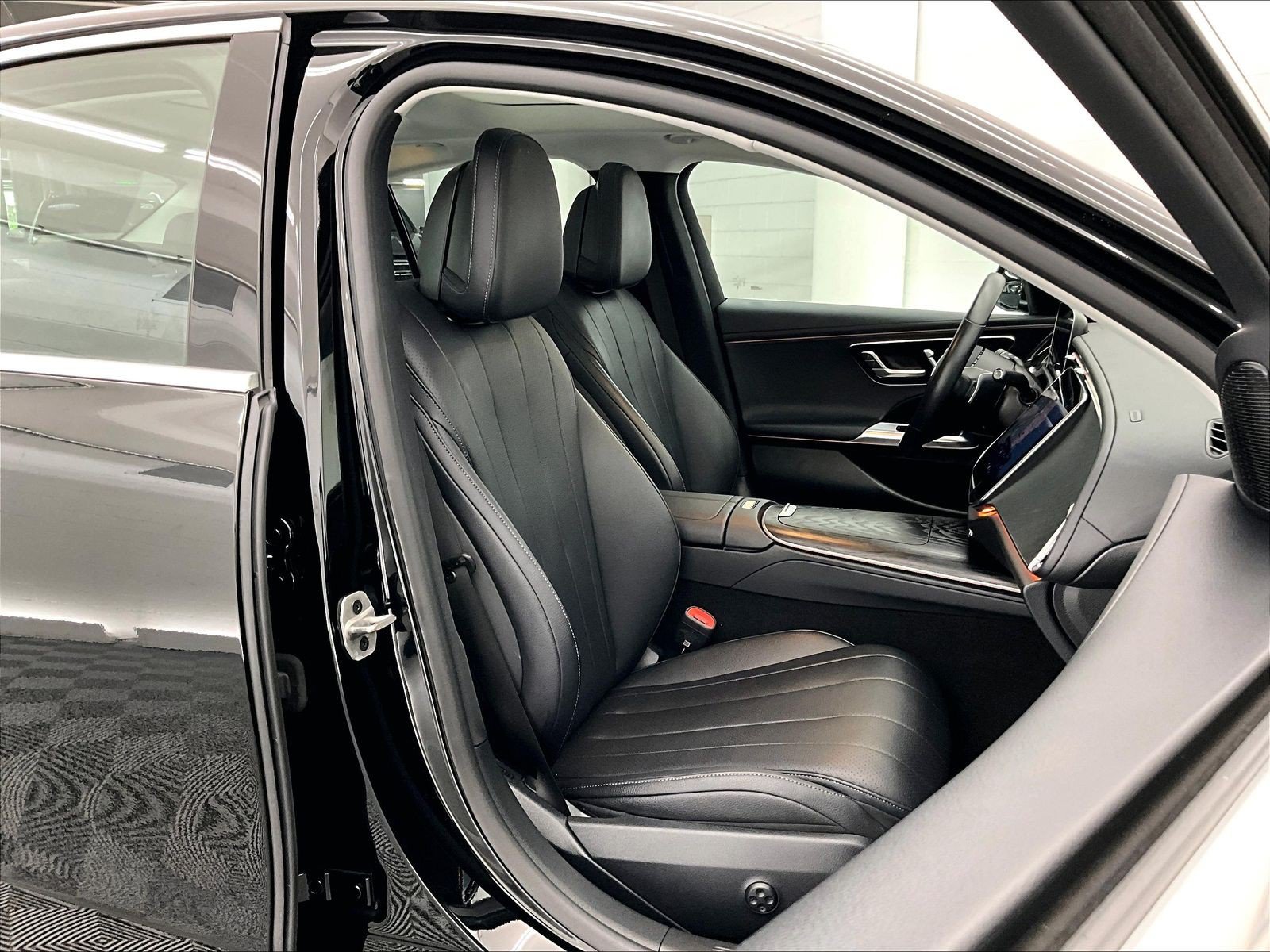 Certified 2025 Mercedes-Benz E 350 4MATIC Sedan image 6