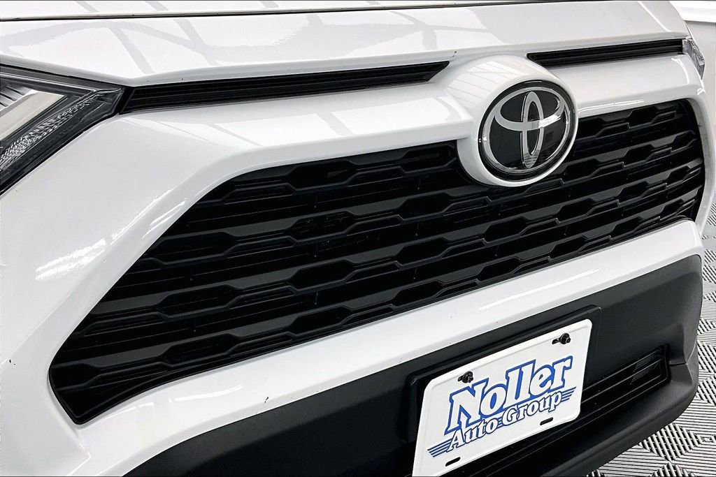 Used 2025 Toyota RAV4 XLE image 28