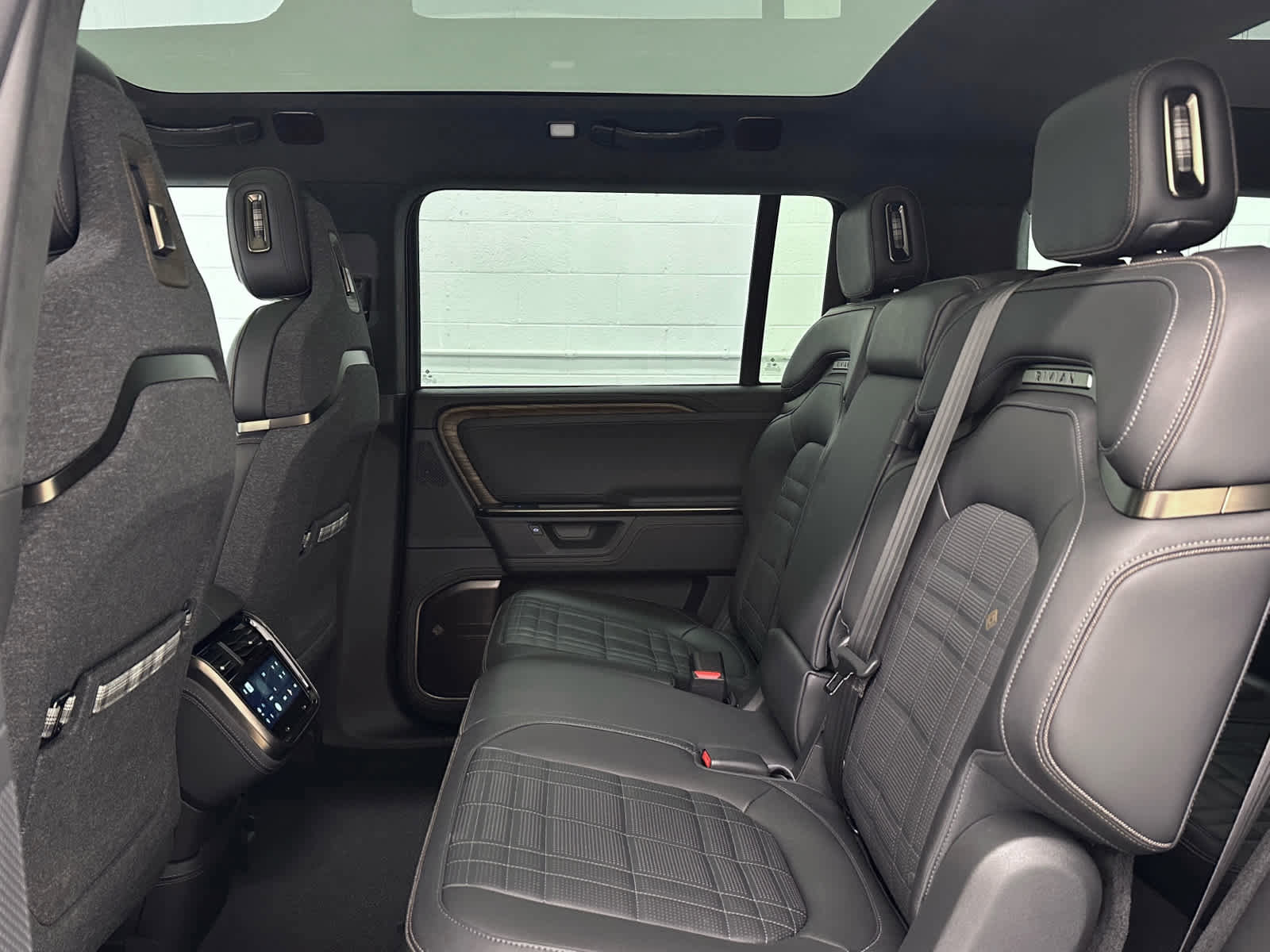 Used 2026 Rivian R1S Premium image 15