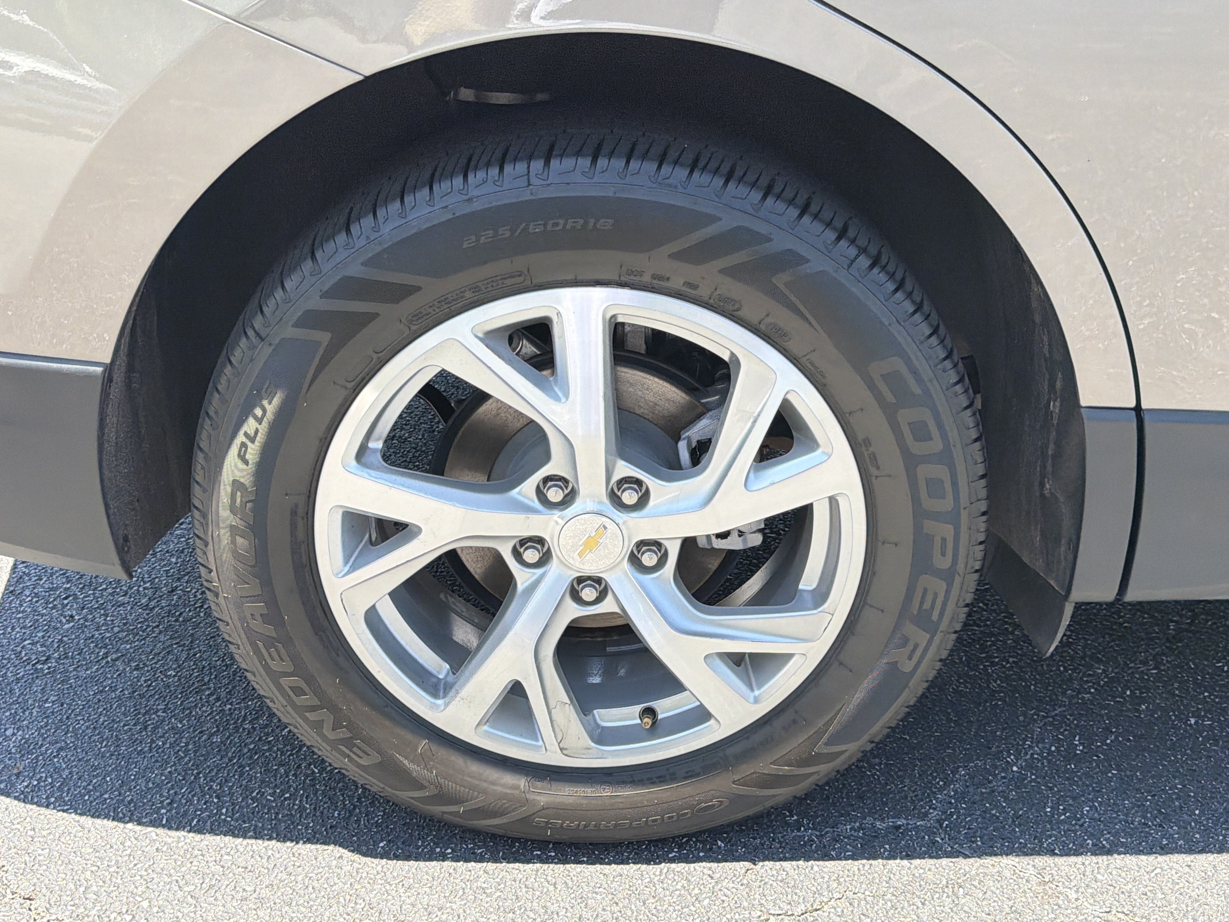 Used 2018 Chevrolet Equinox LT FWD image 17