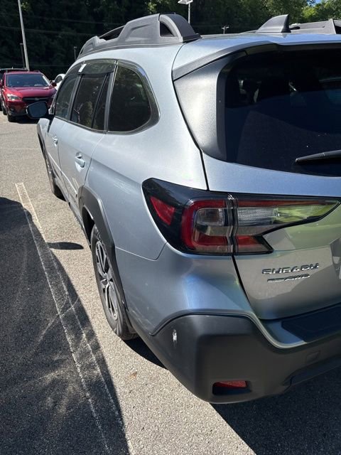 Certified 2025 Subaru Outback Premium AWD/4WD image 11