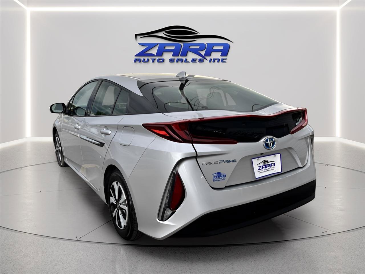 Used 2018 Toyota Prius Prime Plus image 4