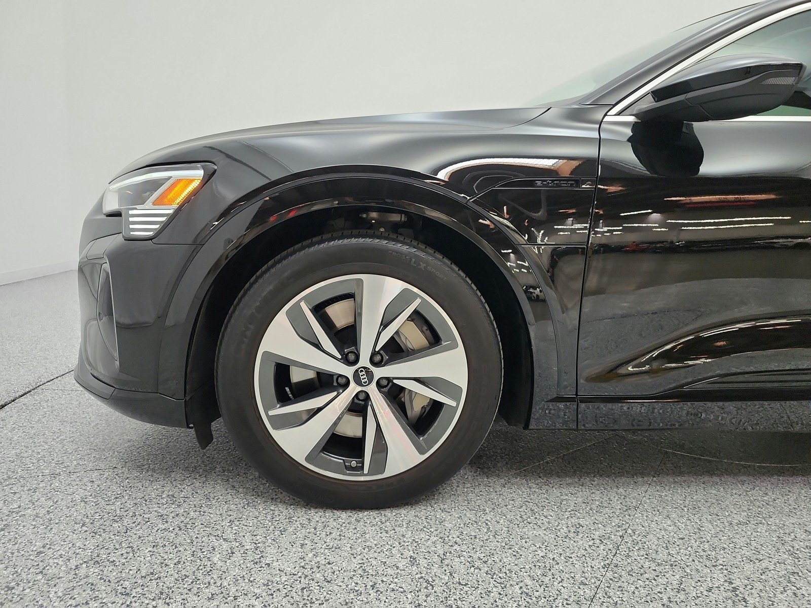 Used 2024 Audi Q8 e-tron Premium AWD/4WD image 30