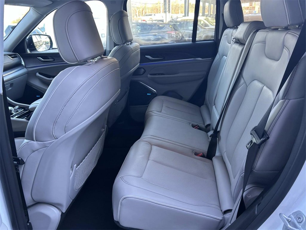 Used 2022 Jeep Grand Cherokee Overland image 12