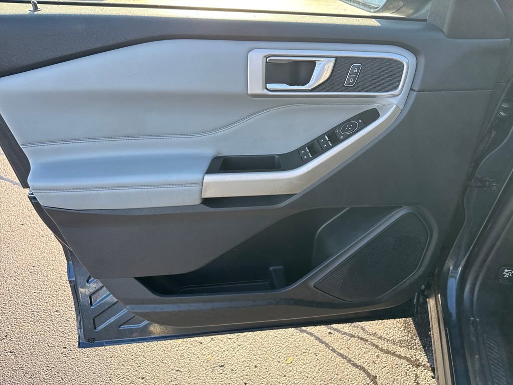 Used 2022 Ford Explorer XLT w/ Equipment Group 202A image 12