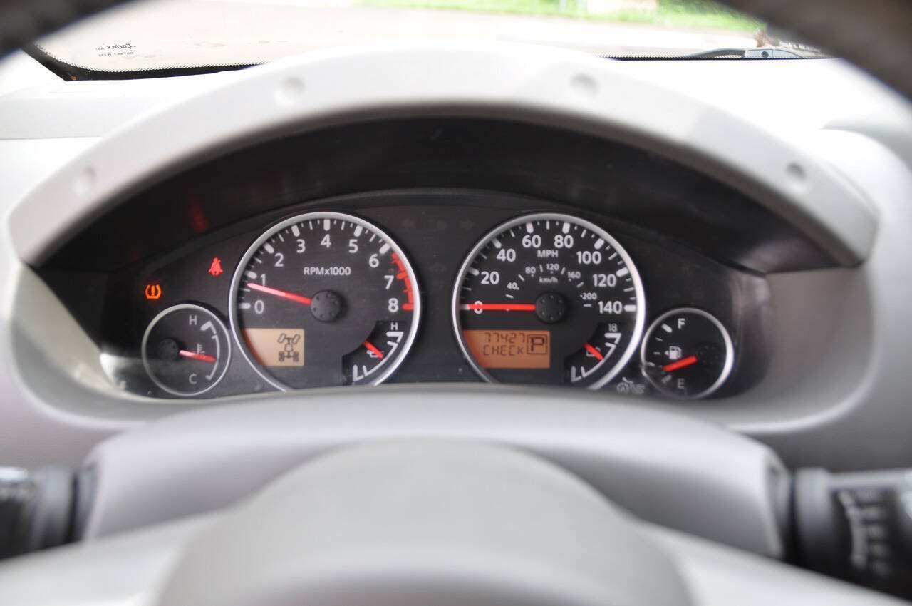 Used 2014 Nissan Frontier SL w/ SL Moonroof Package AWD/4WD image 18