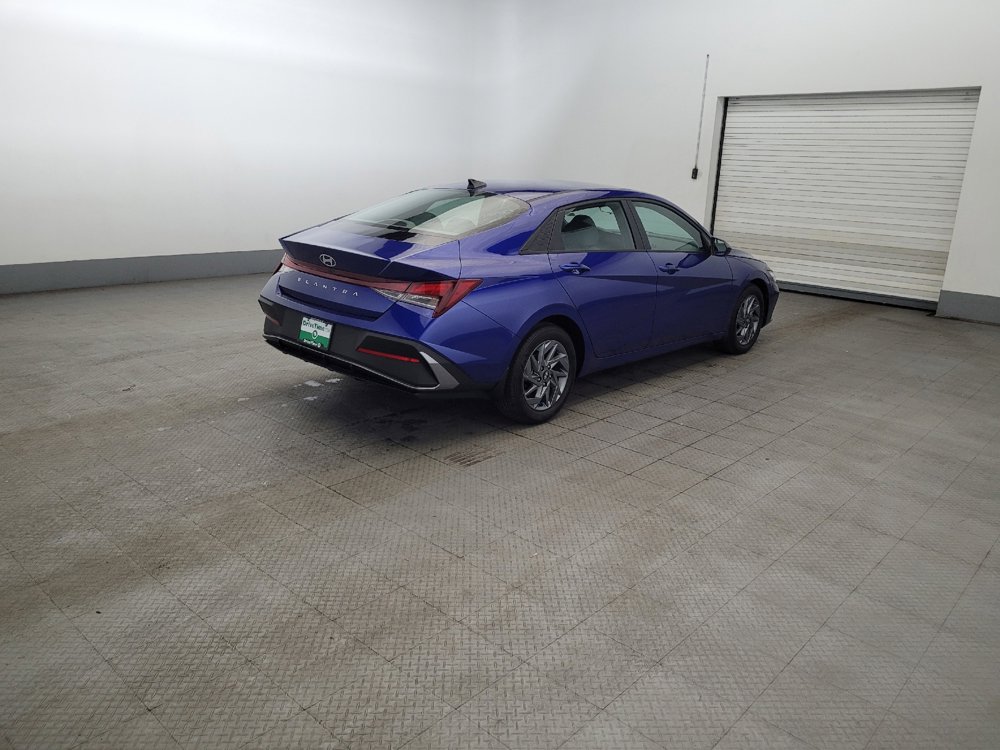 Used 2024 Hyundai Elantra SEL FWD image 9