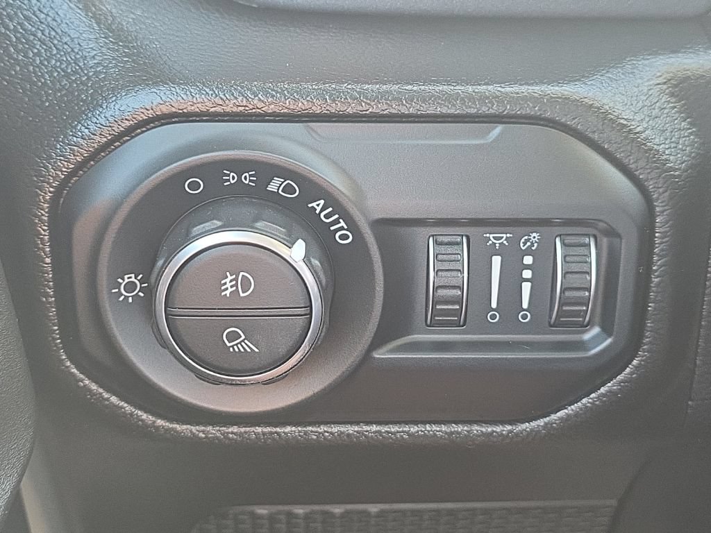 Used 2022 Jeep Gladiator Mojave w/ Cold Weather Group AWD/4WD image 19