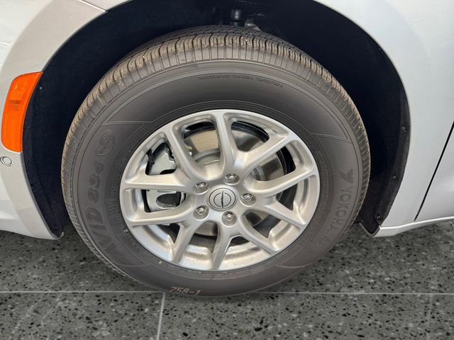 New 2026 Chrysler Pacifica Select image 5
