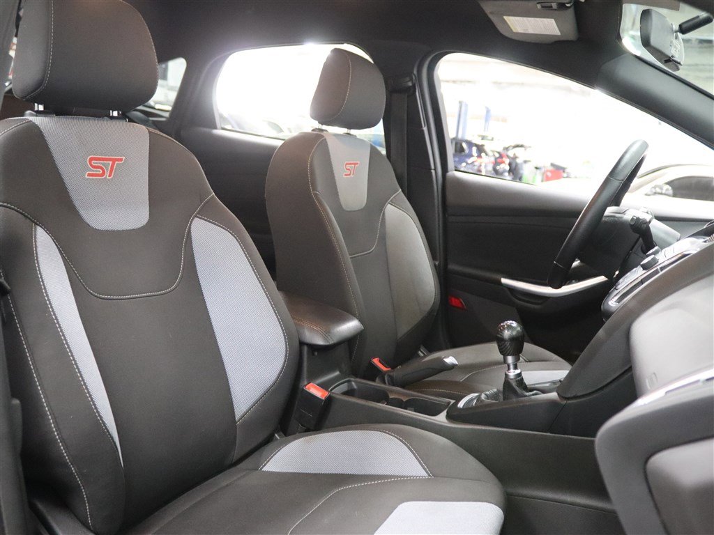 Used 2018 Ford Focus ST image 13