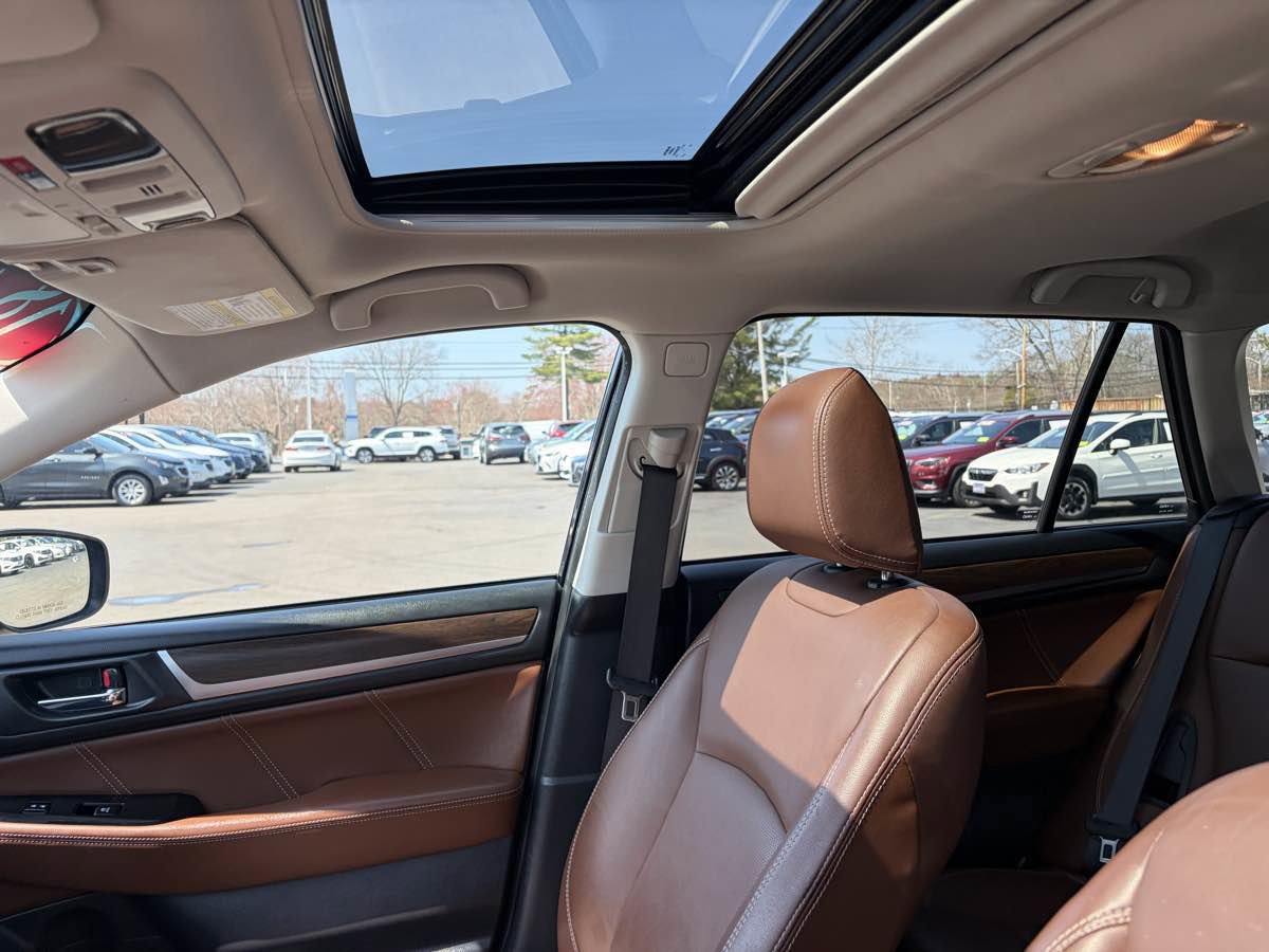 Used 2018 Subaru Outback 2.5i Touring image 11