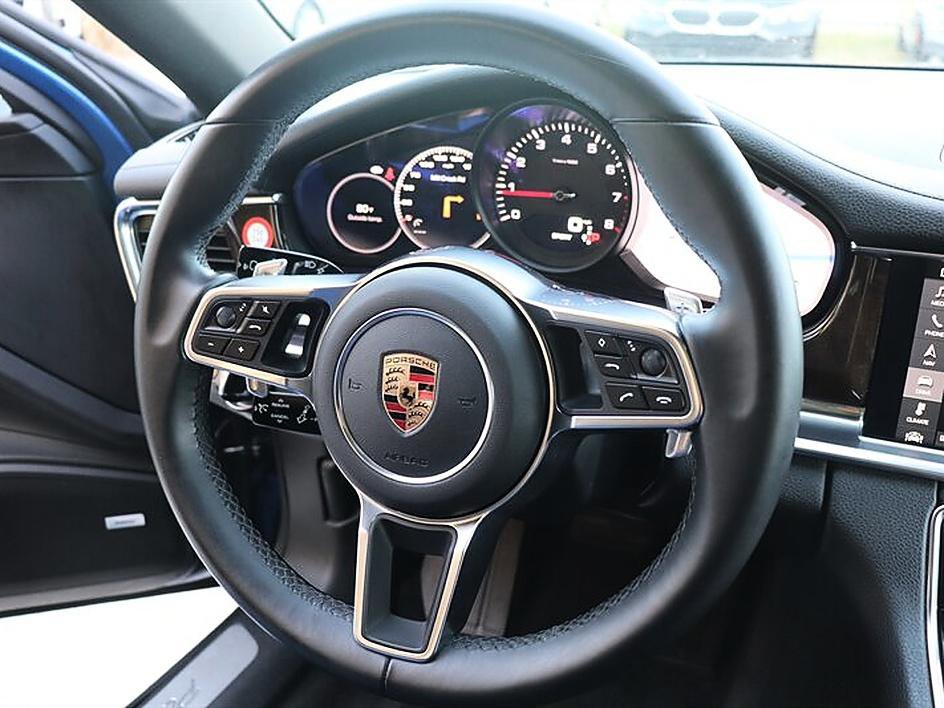 Used 2017 Porsche Panamera 4 image 94