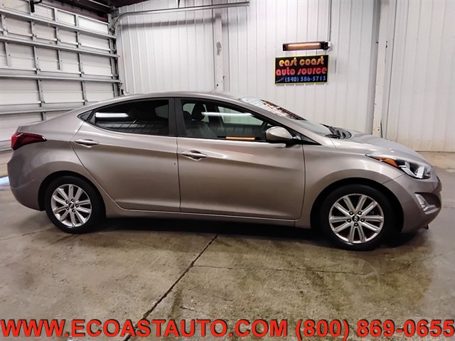 Used 2015 Hyundai Elantra SE w/ Option Group 02 FWD image 2