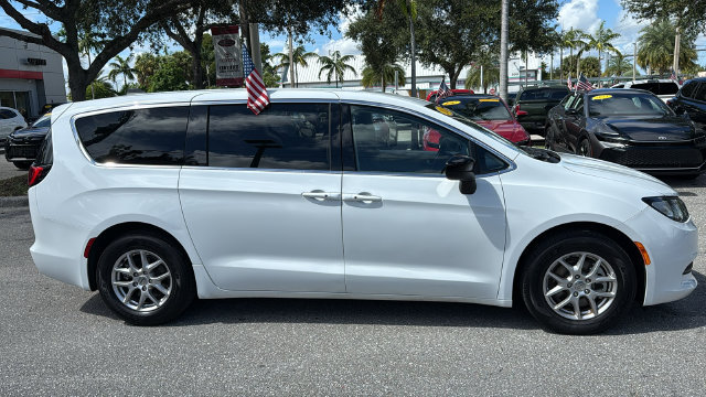 Used 2024 Chrysler Voyager LX FWD image 10