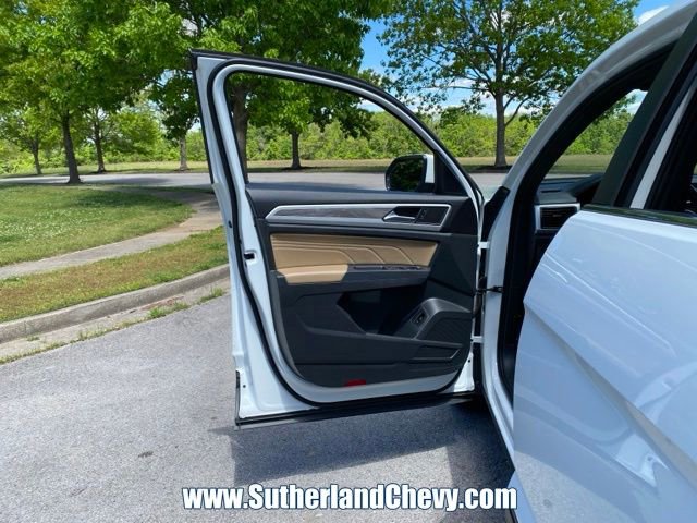 Used 2021 Volkswagen Atlas Cross Sport SE w/ Panoramic Sunroof Package FWD image 13