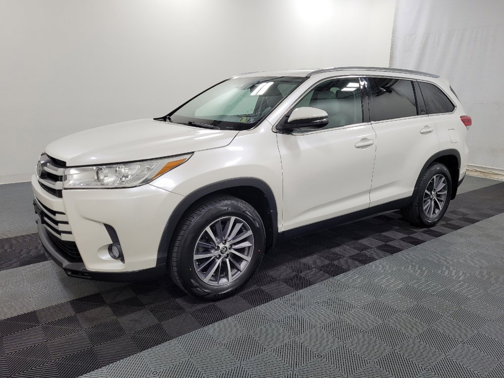 Used 2019 Toyota Highlander XLE image 2