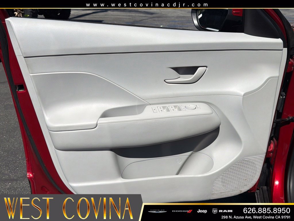 Used 2024 Hyundai Kona SEL AWD/4WD image 17
