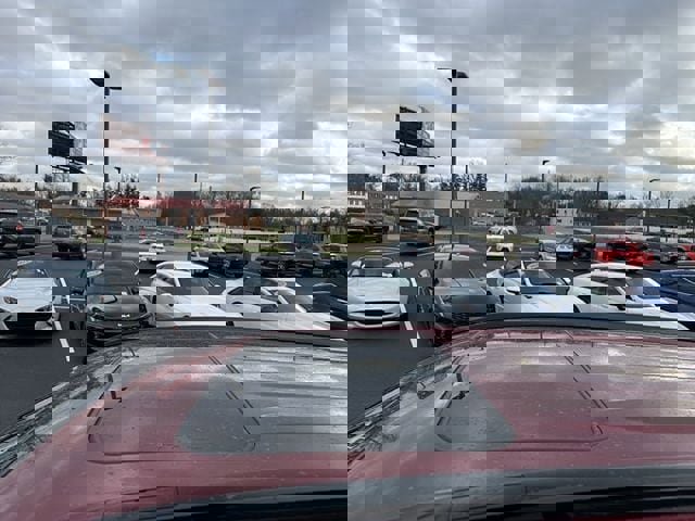 Used 2022 Toyota RAV4 XLE Premium image 4