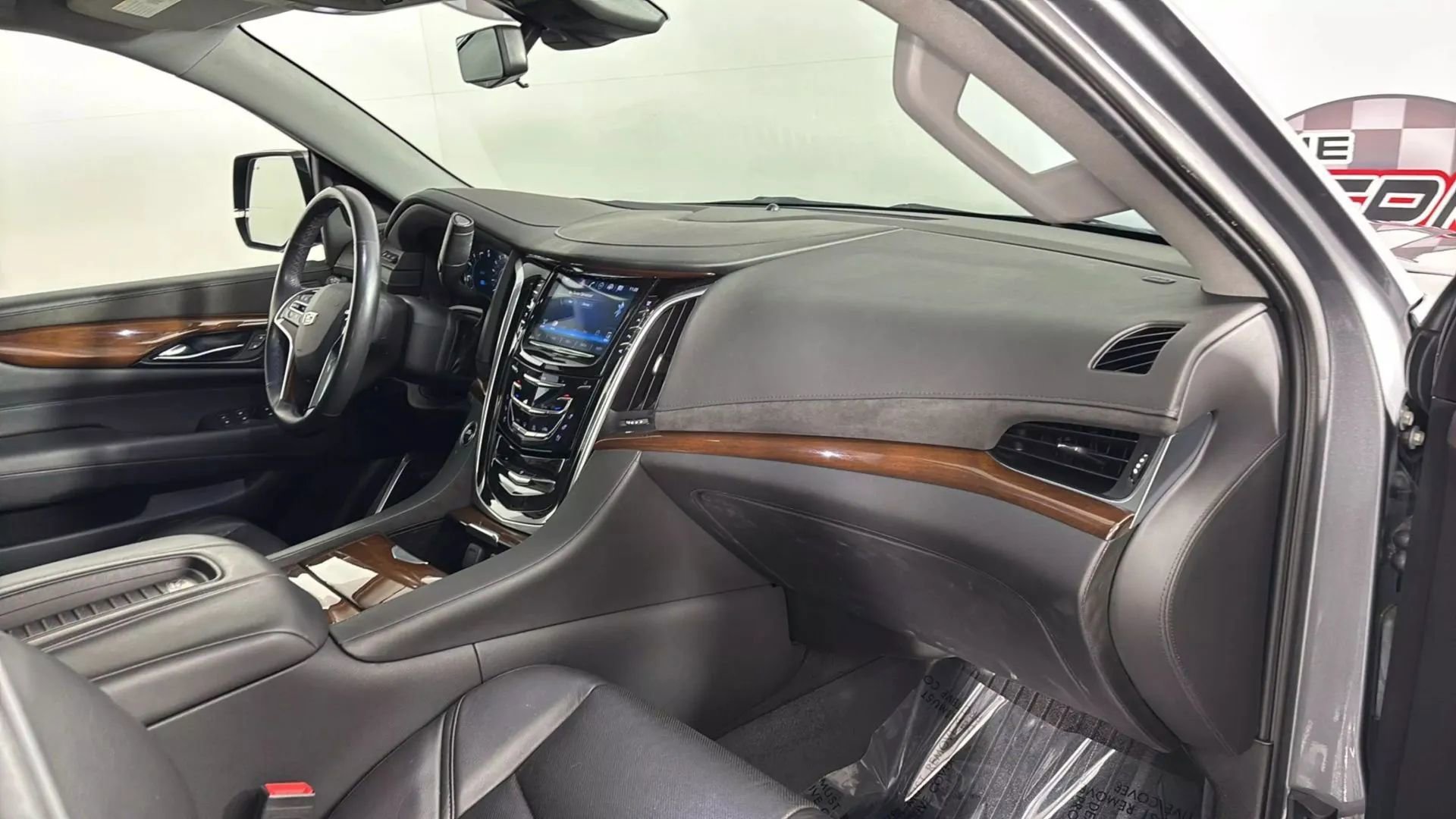 Used 2020 Cadillac Escalade Premium Luxury w/ LPO, Radiant Package image 13