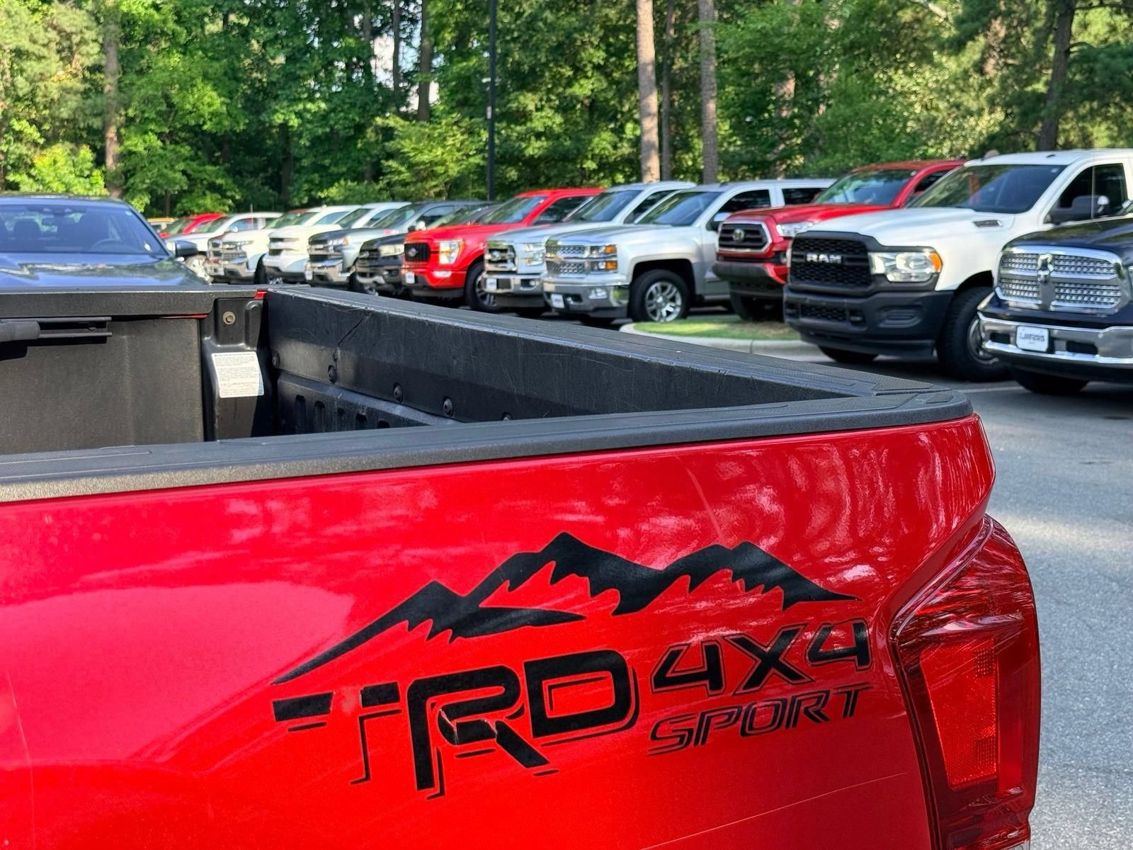Used 2016 Toyota Tacoma SR AWD/4WD image 11