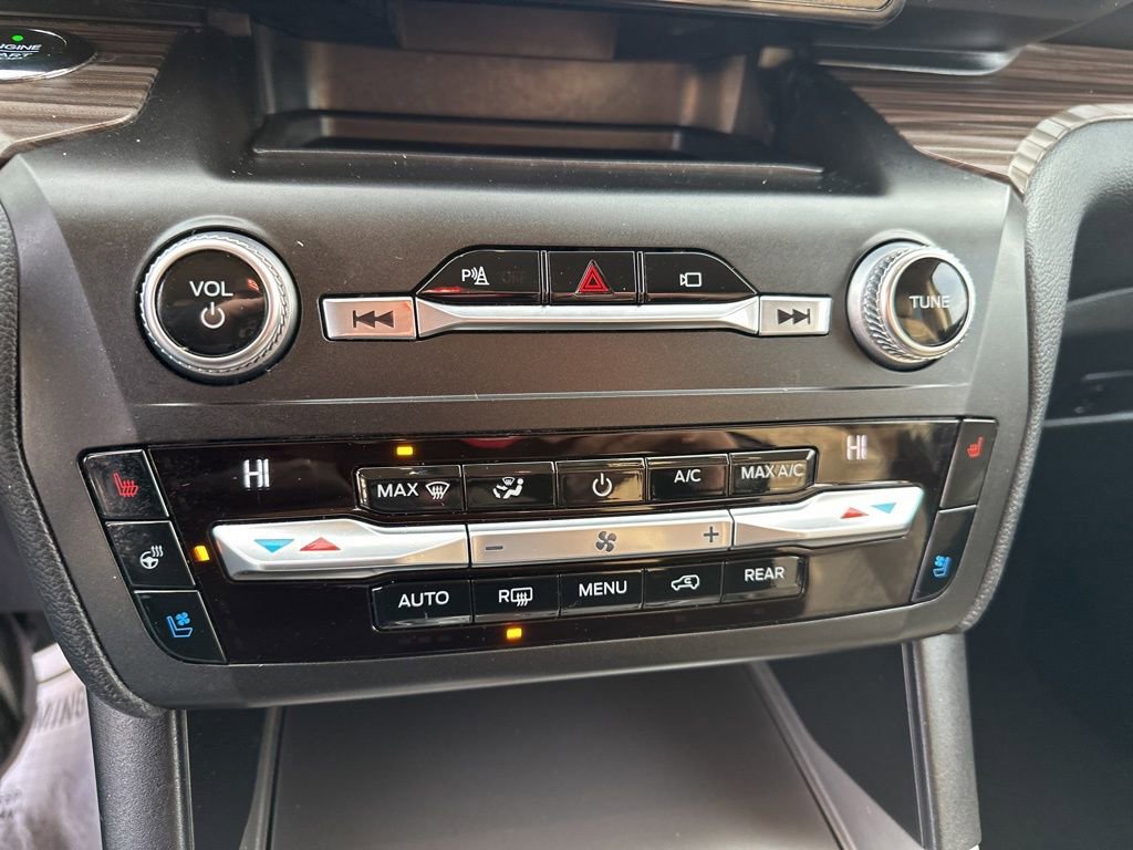 Used 2020 Ford Explorer Limited image 28