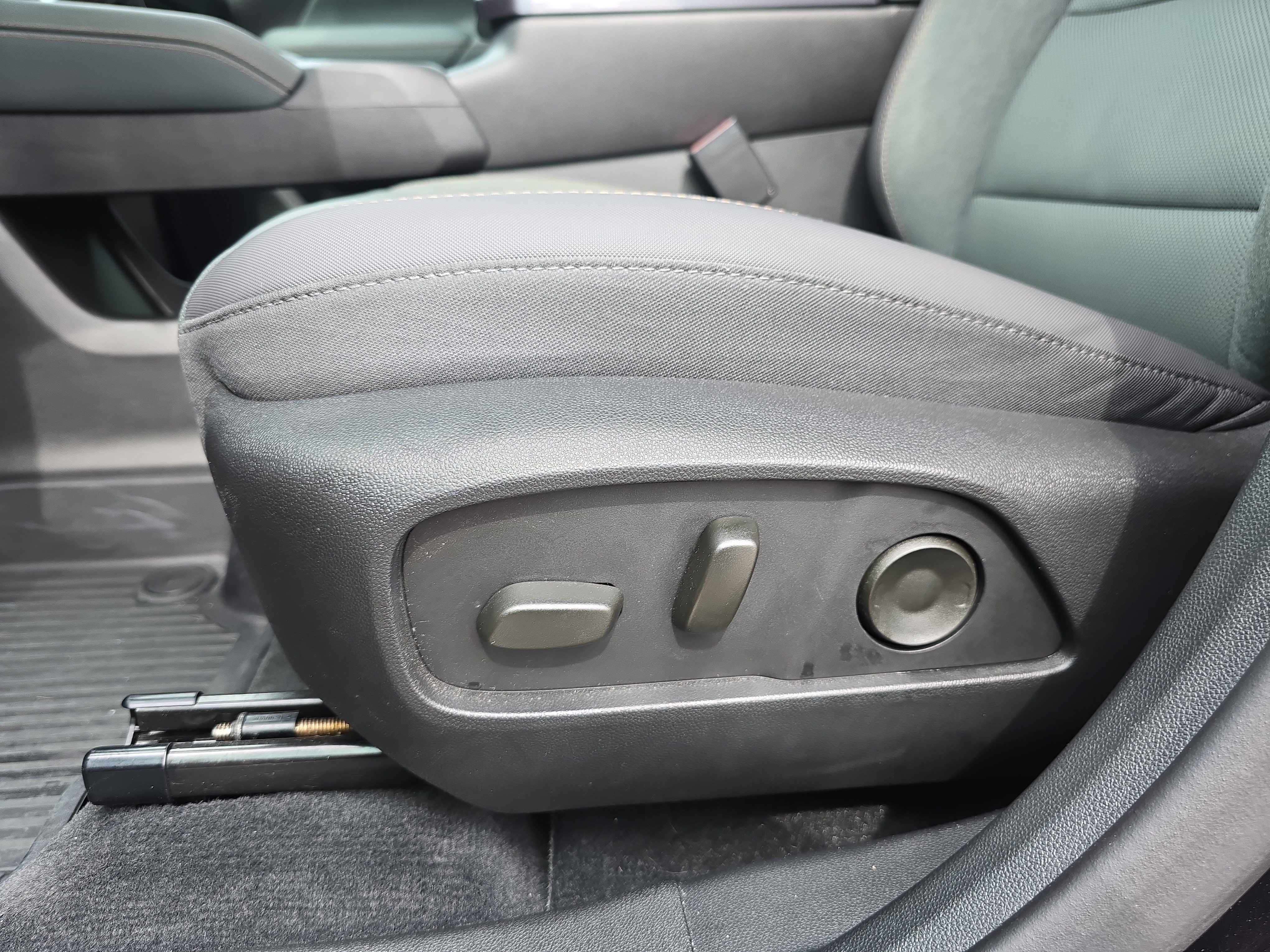 Used 2026 GMC Terrain AT4 w/ Convenience Package III AWD/4WD image 28