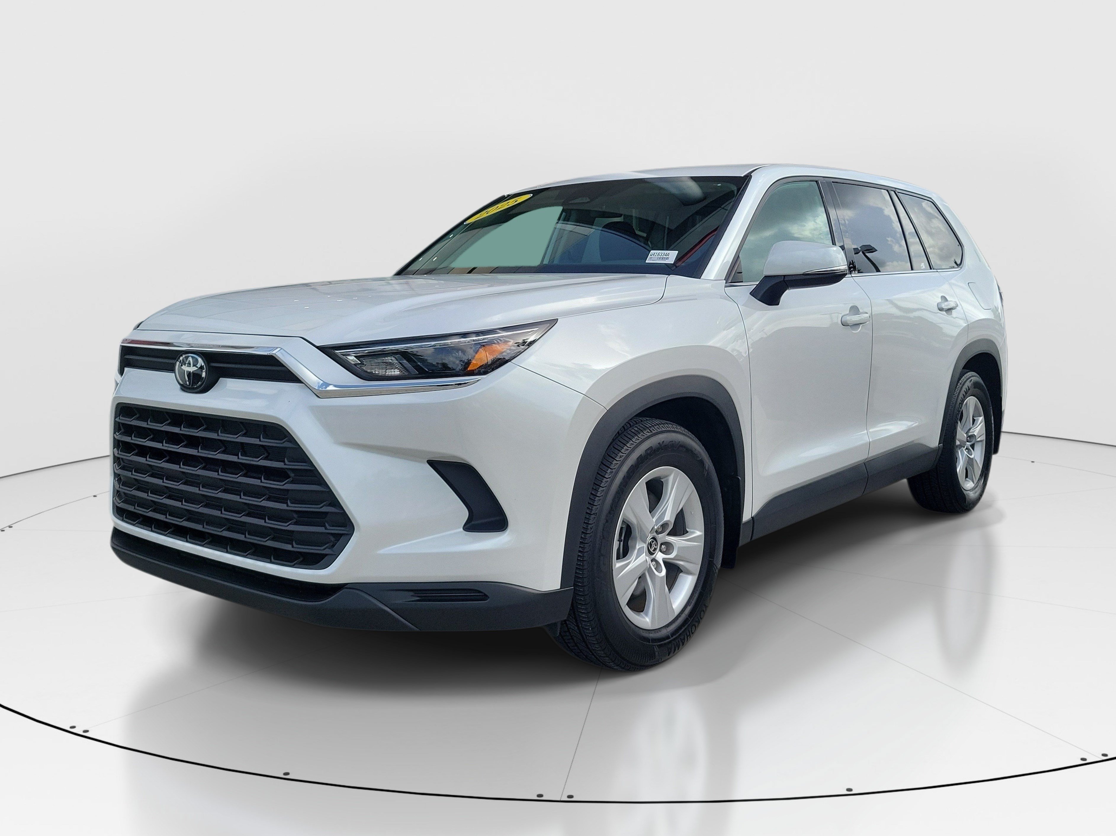 Used 2025 Toyota Grand Highlander FWD image 3