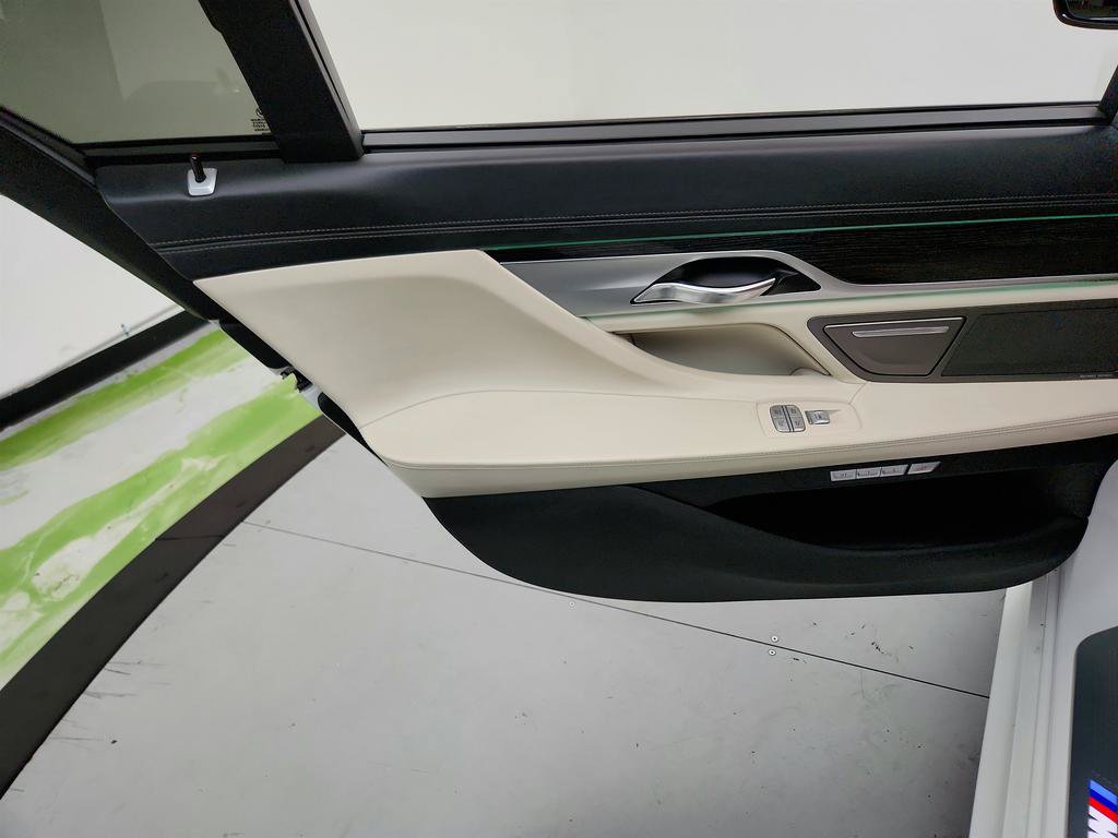 Used 2017 BMW 750i xDrive AWD/4WD image 24