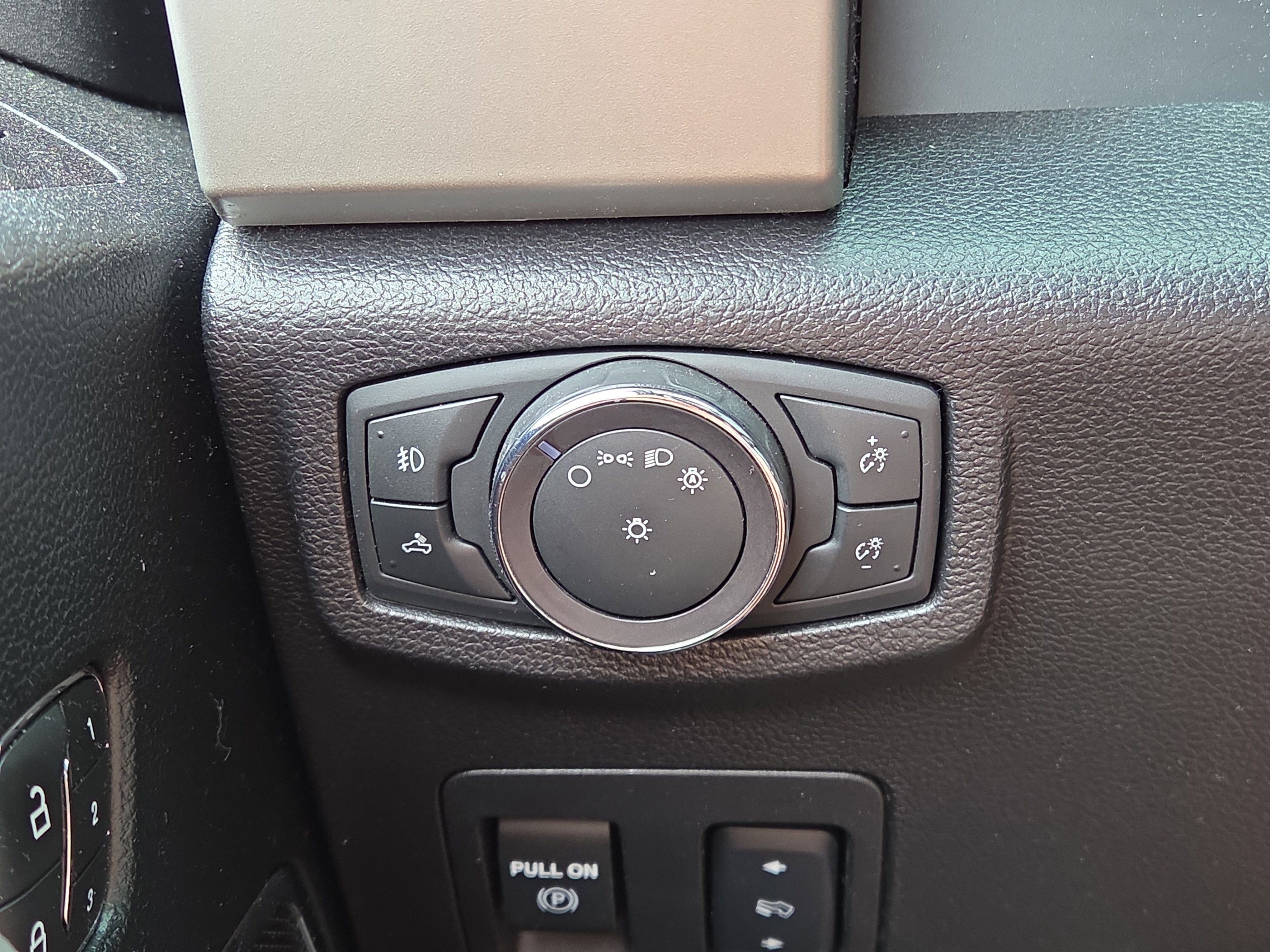 Used 2019 Ford F150 Lariat image 27