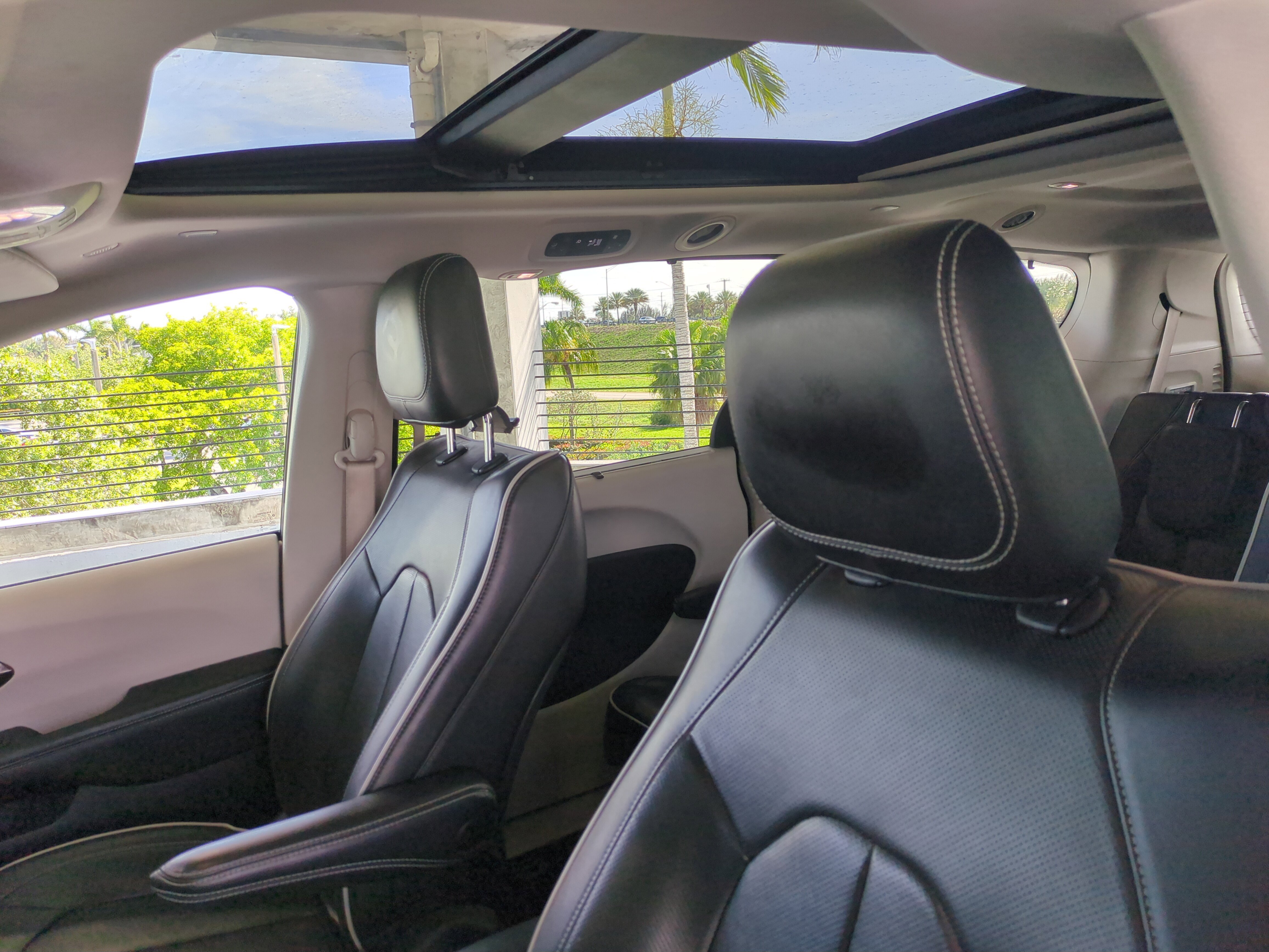 Used 2022 Chrysler Pacifica Limited FWD image 22