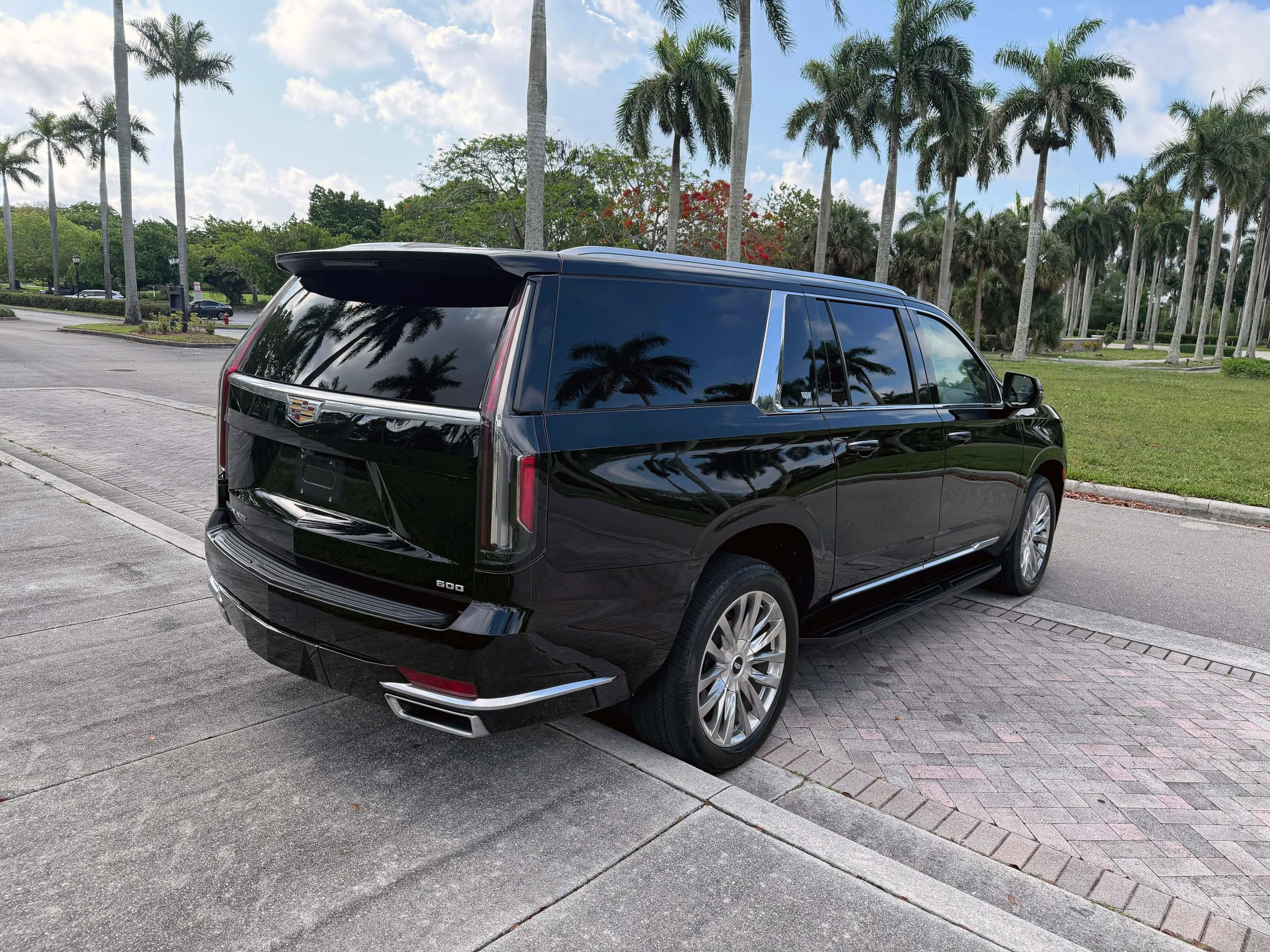 Used 2021 Cadillac Escalade ESV Premium Luxury w/ Performance Package RWD image 20