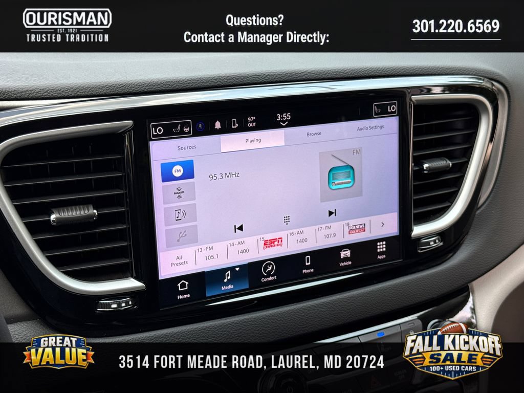 Used 2024 Chrysler Pacifica Touring-L FWD image 11